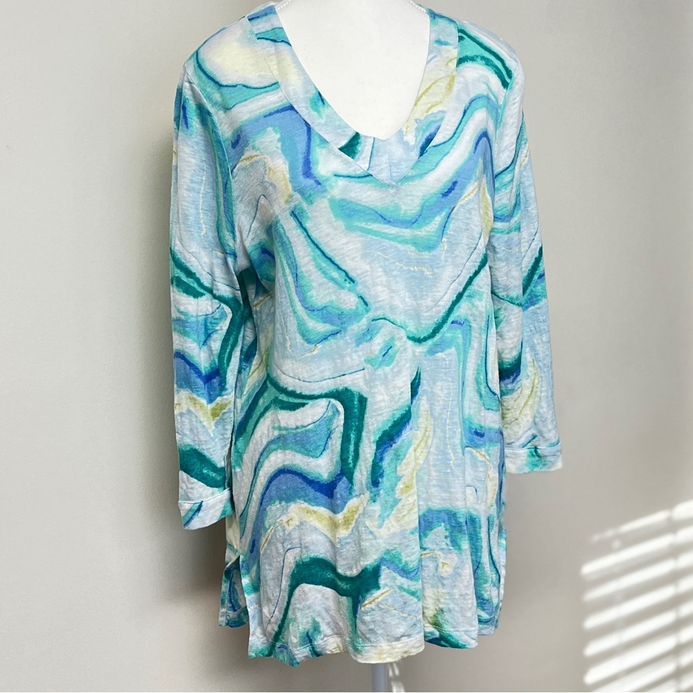 Chico's Blue and White Graphic 3/4 Sleeve Tunic, EUC, Sz 2 (L), P2P 21.5”